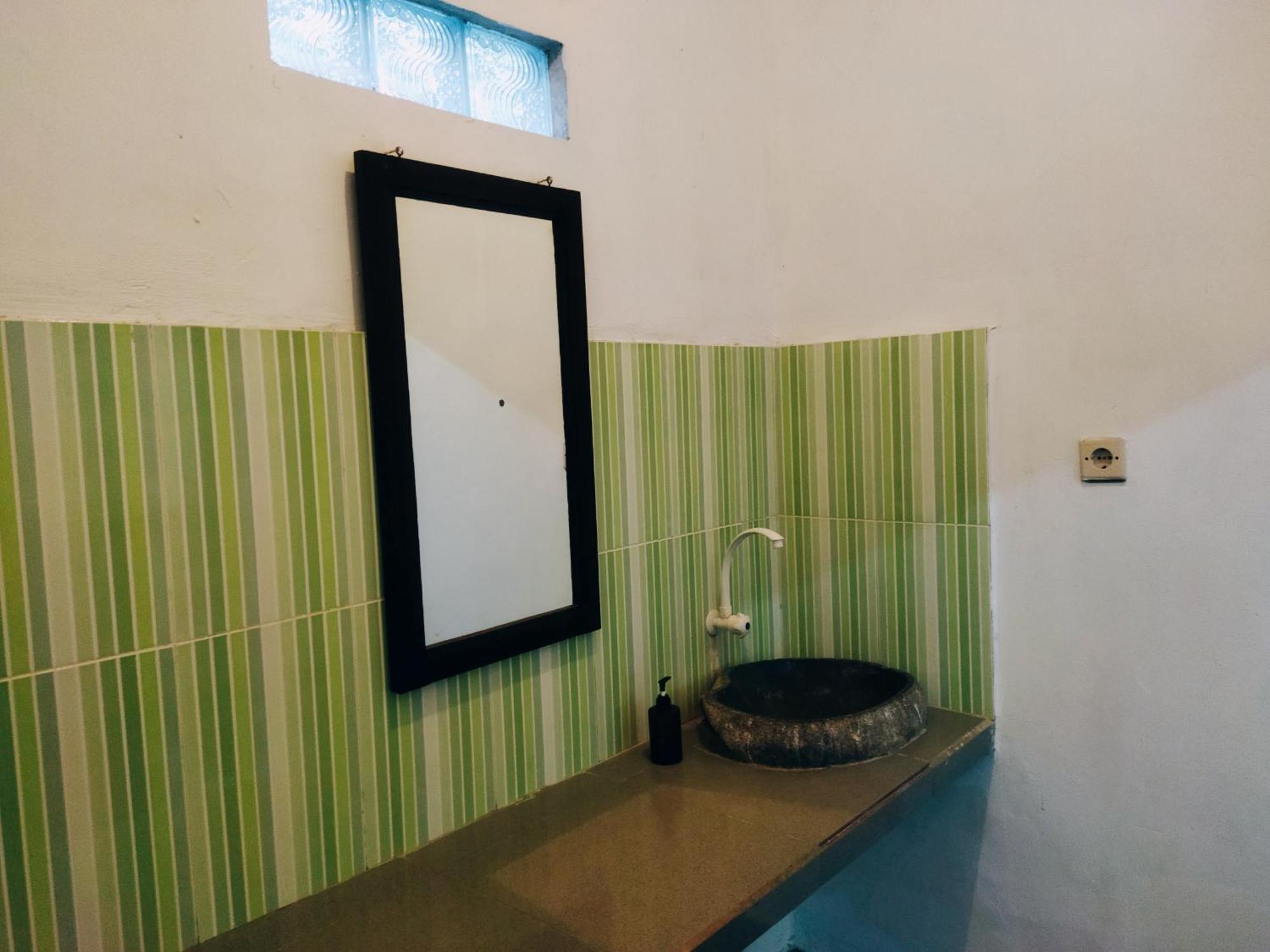 Balengku Homestay Гили-Эйр Экстерьер фото