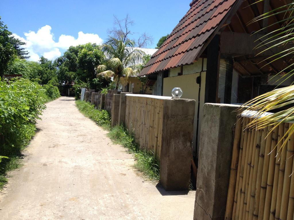 Balengku Homestay Гили-Эйр Экстерьер фото
